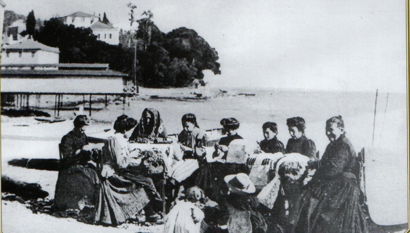 lavoro al tombolo in spiaggia 